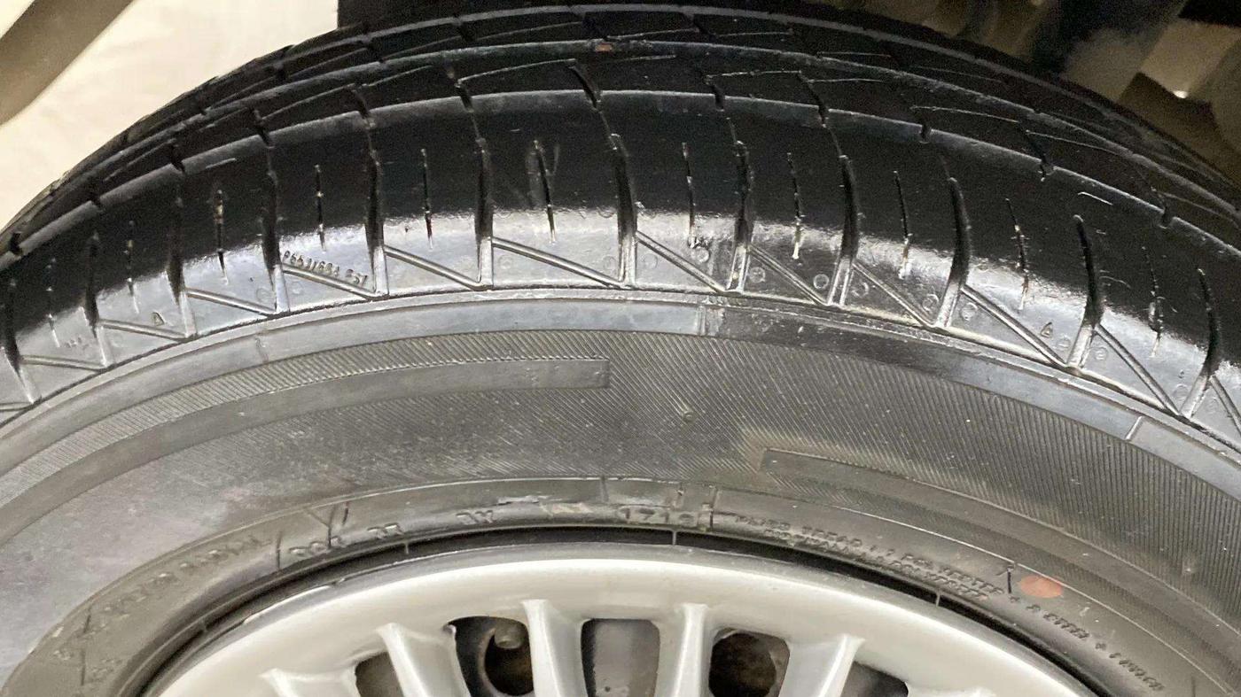 2019 Maruti Alto LXI, Petrol, Manual, 19,960 km, Left Front Tyre Tread