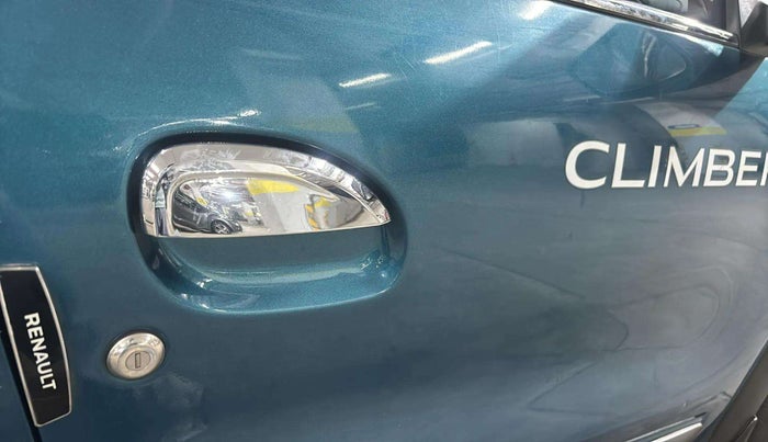 2021 Renault Kwid CLIMBER 1.0 (O), Petrol, Manual, 19,333 km, Driver-side door - Minor scratches