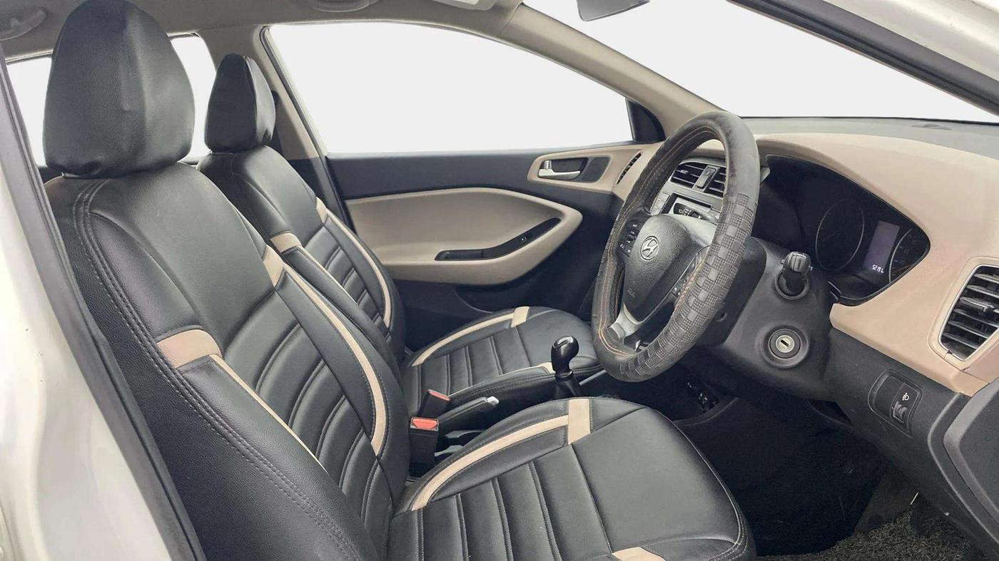 2020 Hyundai Elite i20 SPORTZ PLUS 1.2, Petrol, Manual, 52,239 km, Right Side Front Door Cabin