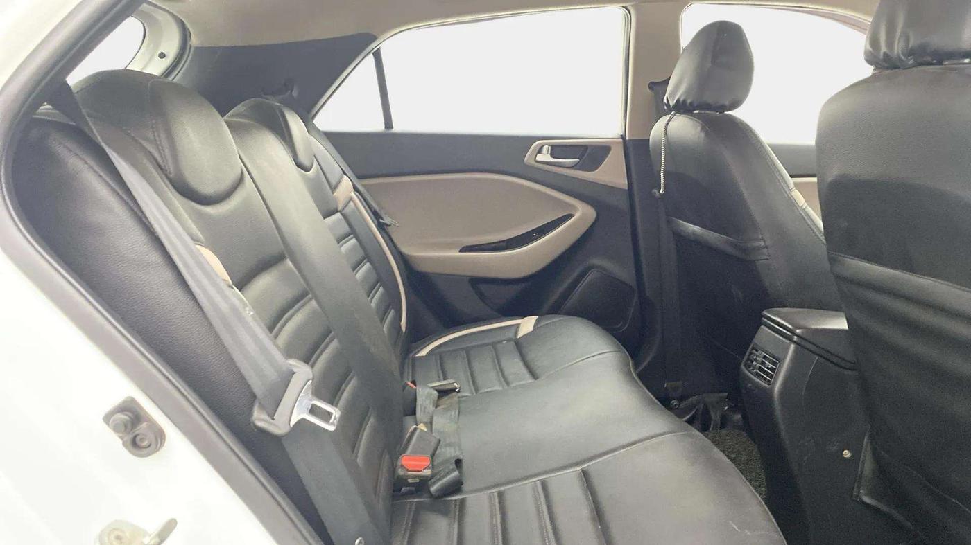 2020 Hyundai Elite i20 SPORTZ PLUS 1.2, Petrol, Manual, 52,239 km, Right Side Rear Door Cabin