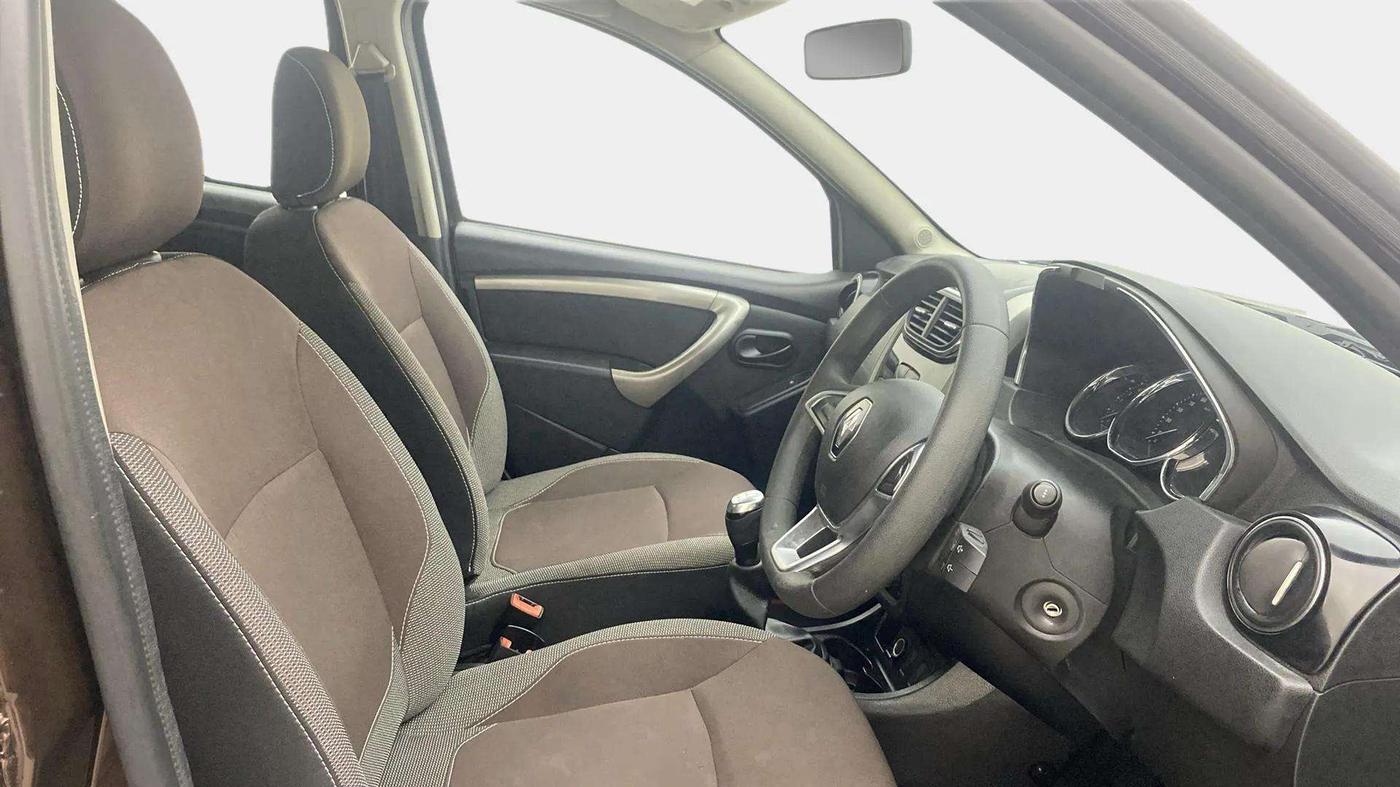2021 Renault Duster RXS 1.5 PETROL MT, Petrol, Manual, 43,257 km, Right Side Front Door Cabin