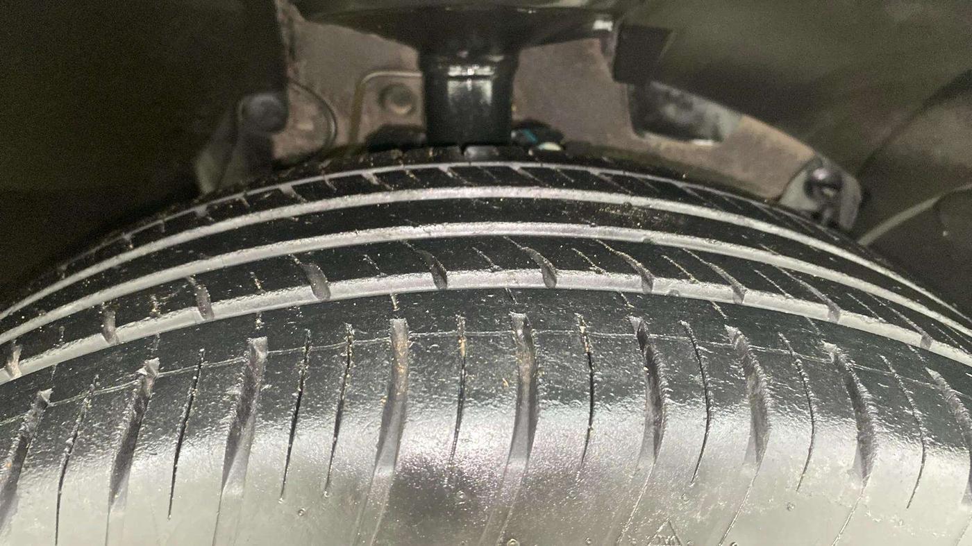 2021 Renault Duster RXS 1.5 PETROL MT, Petrol, Manual, 43,257 km, Right Front Tyre Tread