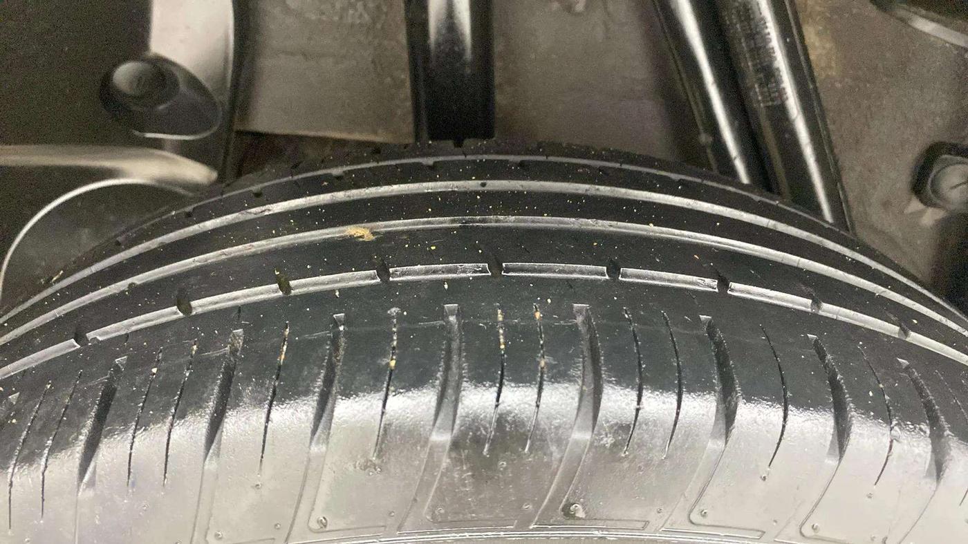 2021 Renault Duster RXS 1.5 PETROL MT, Petrol, Manual, 43,257 km, Right Rear Tyre Tread
