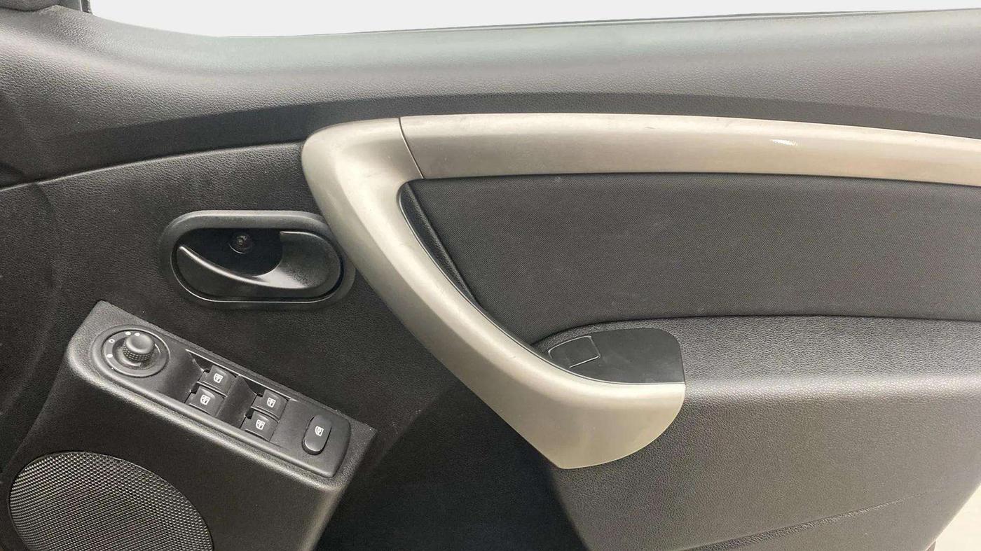 2021 Renault Duster RXS 1.5 PETROL MT, Petrol, Manual, 43,257 km, Driver Side Door Panels Control