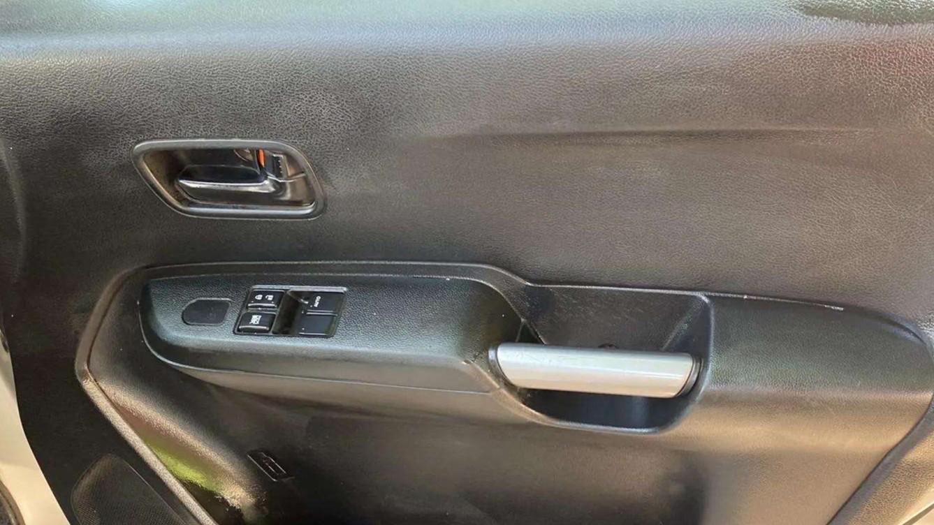2021 Maruti IGNIS SIGMA 1.2, Petrol, Manual, 69,217 km, Driver Side Door Panels Control