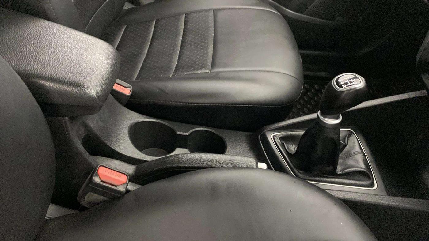 2016 Hyundai Elite i20 ASTA 1.2 (O), Petrol, Manual, 82,629 km, Gear Lever