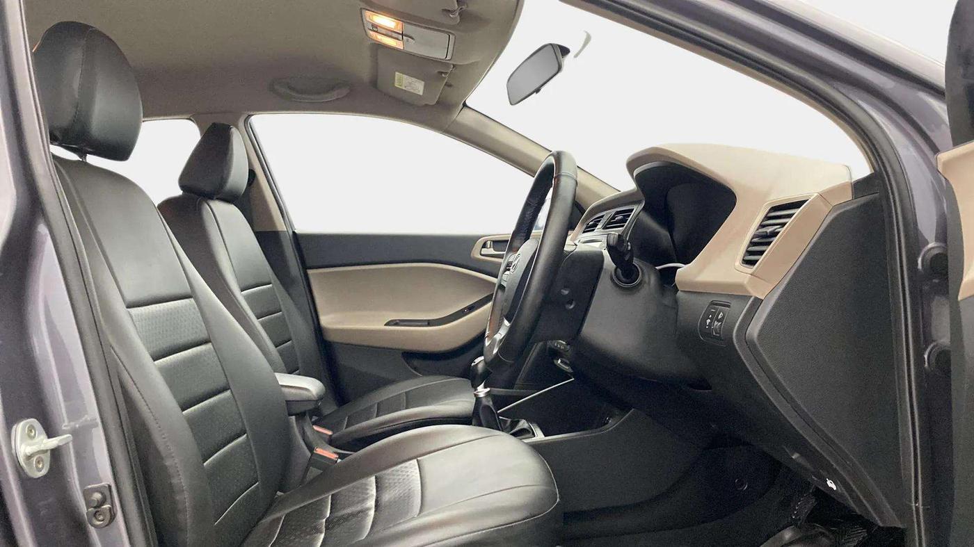 2016 Hyundai Elite i20 ASTA 1.2 (O), Petrol, Manual, 82,629 km, Right Side Front Door Cabin