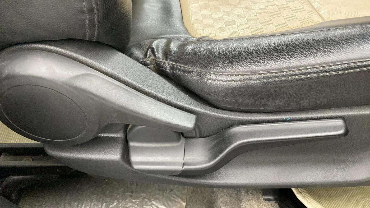 2018 Honda Amaze 1.2L I-VTEC S, Petrol, Manual, 73,947 km, Driver Side Adjustment Panel