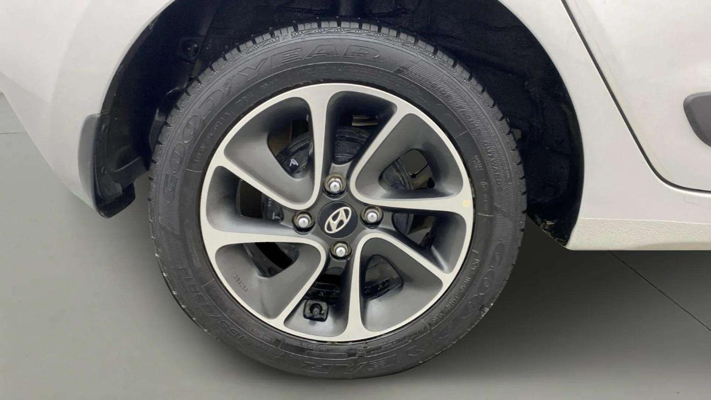 2018 Hyundai Grand i10 SPORTZ AT 1.2 KAPPA VTVT, Petrol, Automatic, 34,854 km, Right Rear Wheel