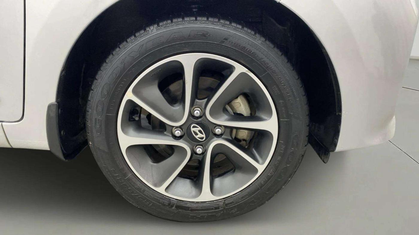 2018 Hyundai Grand i10 SPORTZ AT 1.2 KAPPA VTVT, Petrol, Automatic, 34,854 km, Right Front Wheel