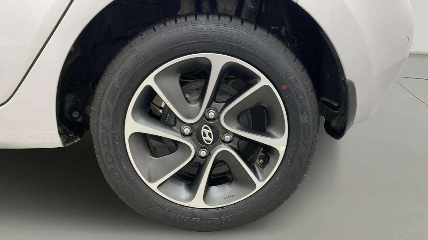 2018 Hyundai Grand i10 SPORTZ AT 1.2 KAPPA VTVT, Petrol, Automatic, 34,854 km, Left Rear Wheel