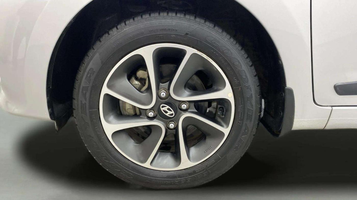 2018 Hyundai Grand i10 SPORTZ AT 1.2 KAPPA VTVT, Petrol, Automatic, 34,854 km, Left Front Wheel