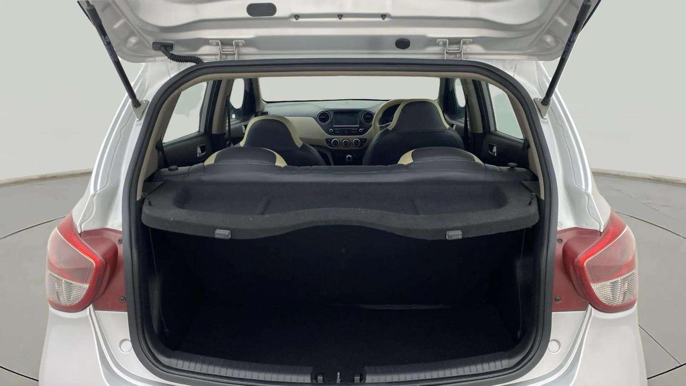 2018 Hyundai Grand i10 SPORTZ AT 1.2 KAPPA VTVT, Petrol, Automatic, 34,854 km, Boot Inside