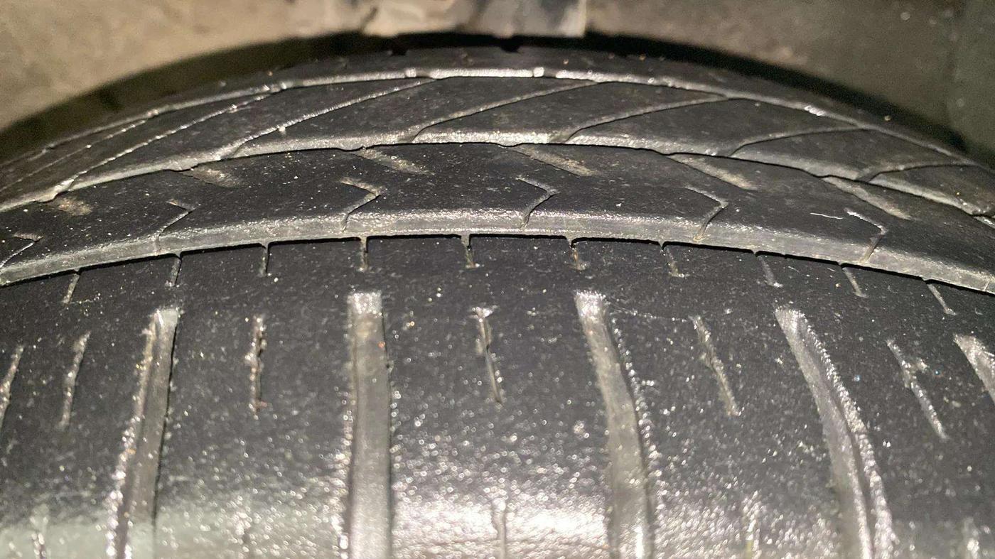 2018 Hyundai Grand i10 SPORTZ AT 1.2 KAPPA VTVT, Petrol, Automatic, 34,854 km, Right Front Tyre Tread