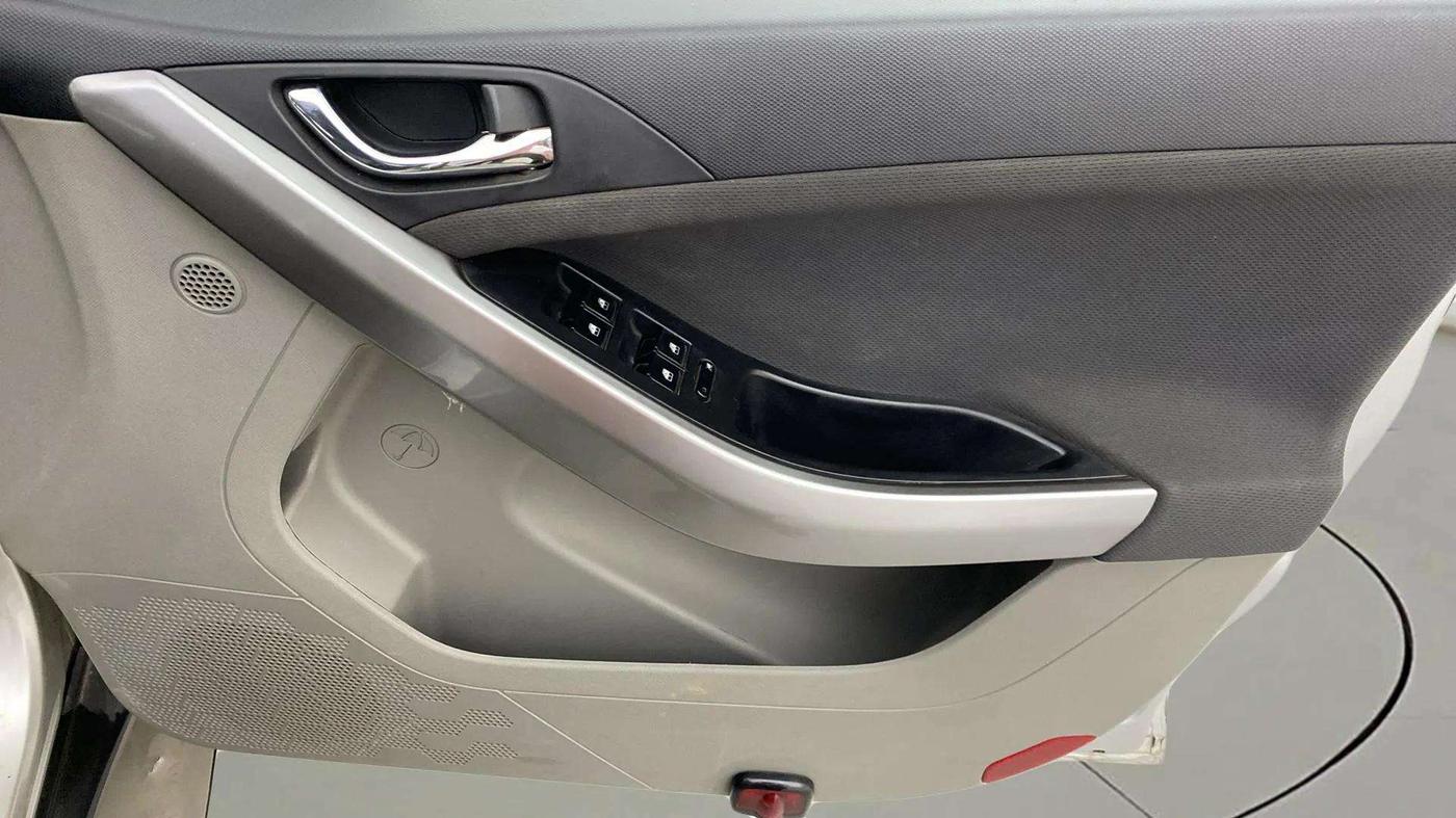 2018 Tata NEXON XZA PLUS DIESEL, Diesel, Automatic, 56,741 km, Driver Side Door Panels Control
