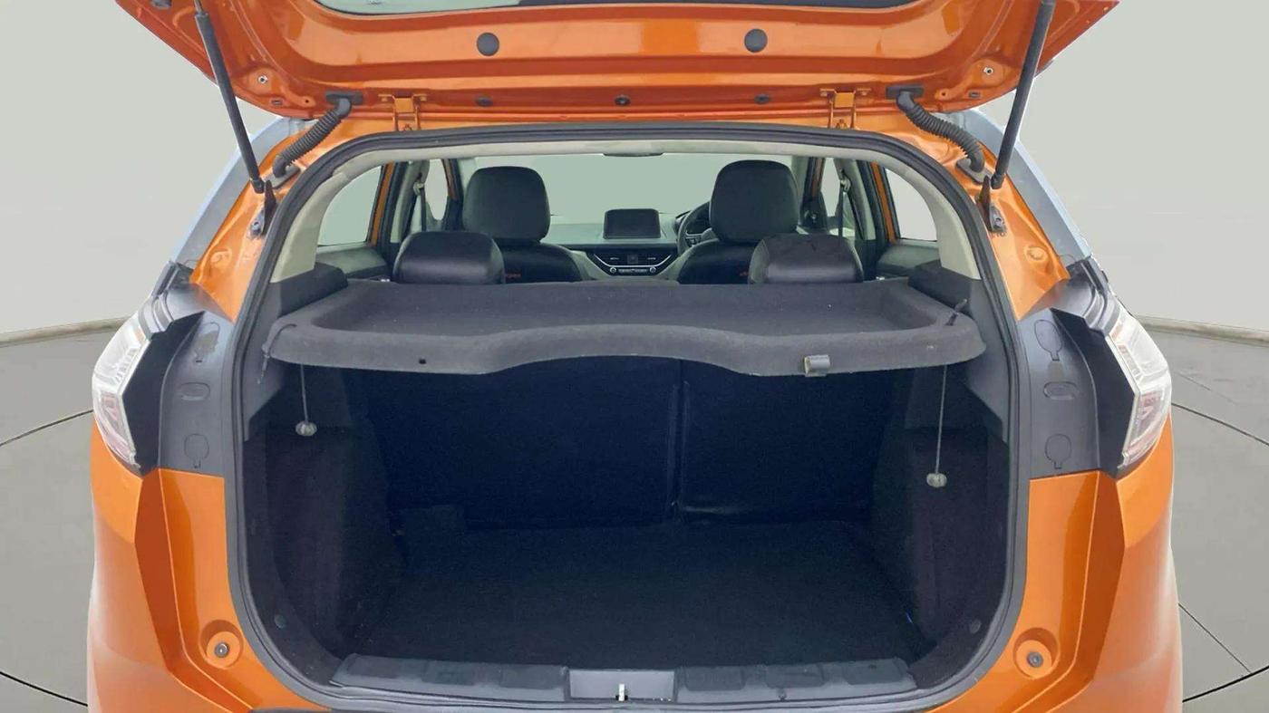 2018 Tata NEXON XZA PLUS DIESEL DUAL TONE, Diesel, Automatic, 54,618 km, Boot Inside