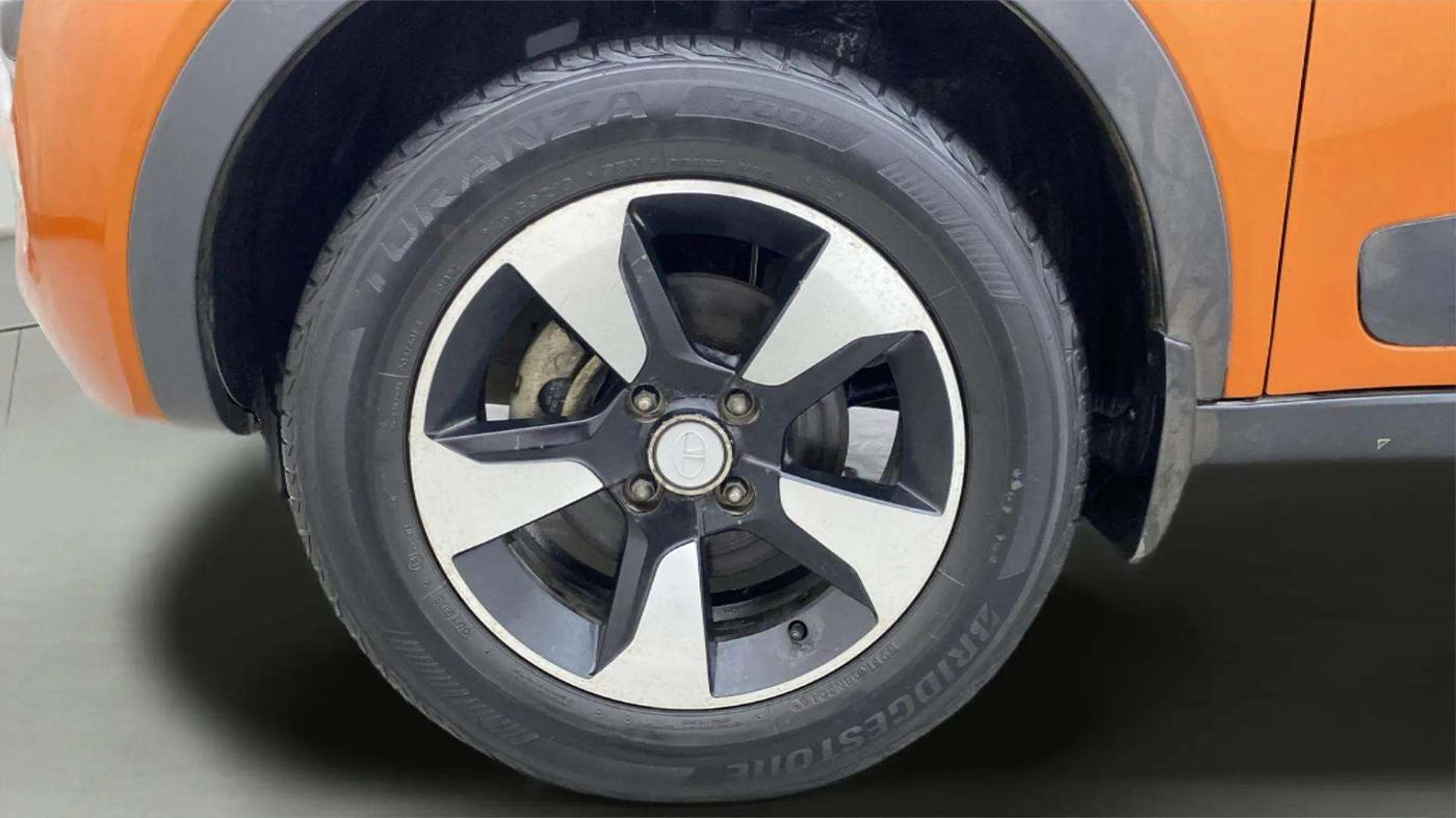 2018 Tata NEXON XZA PLUS DIESEL DUAL TONE, Diesel, Automatic, 54,618 km, Left Front Wheel