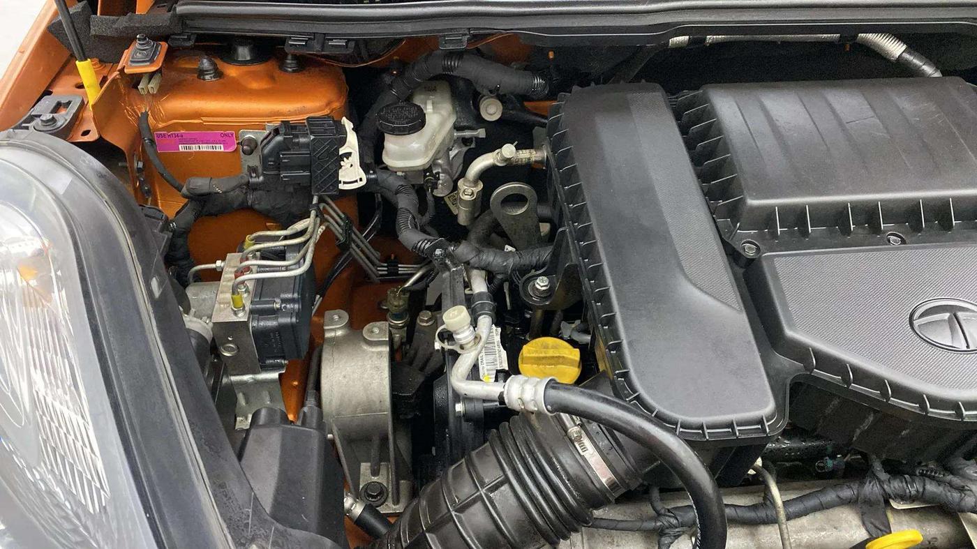 2018 Tata NEXON XZA PLUS DIESEL DUAL TONE, Diesel, Automatic, 54,618 km, Engine View - Right