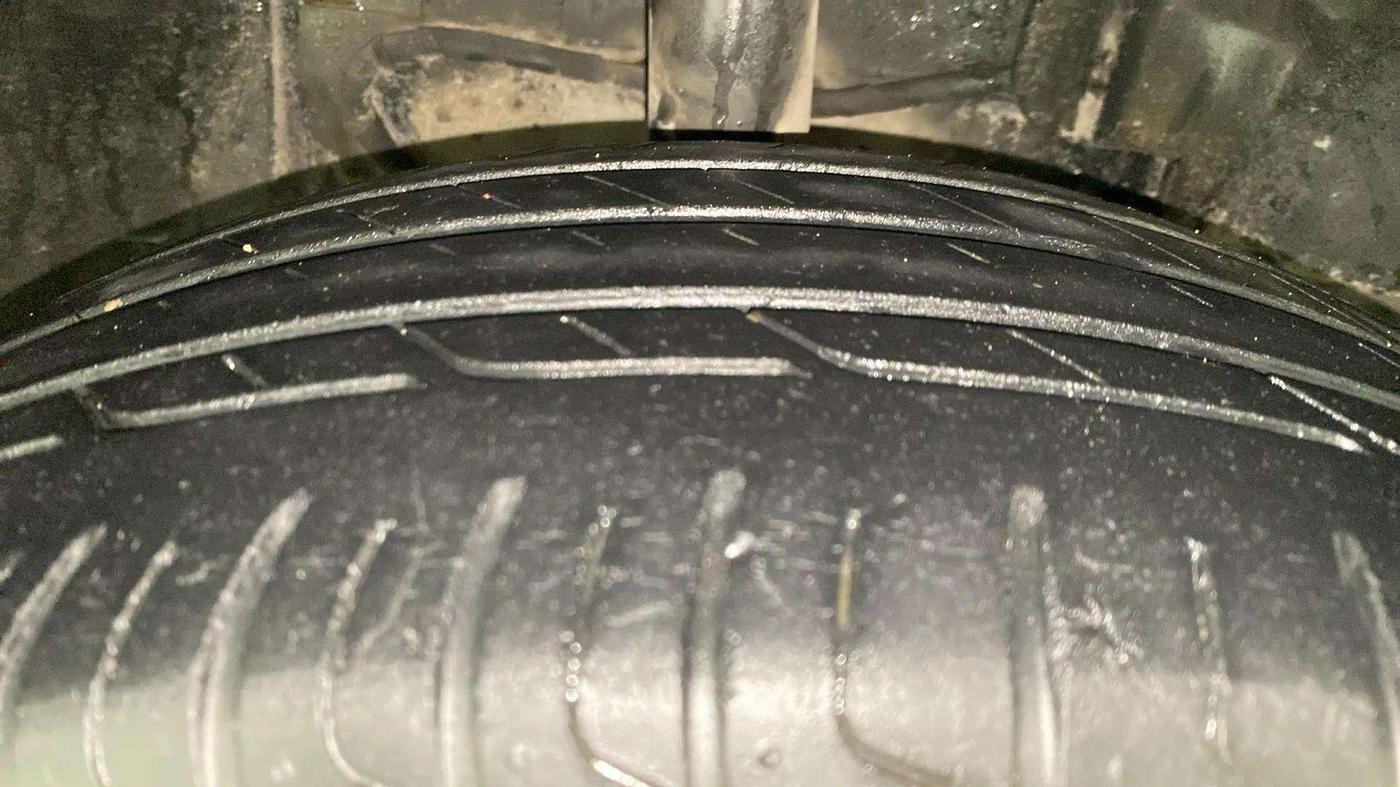 2018 Tata NEXON XZA PLUS DIESEL DUAL TONE, Diesel, Automatic, 54,618 km, Right Front Tyre Tread