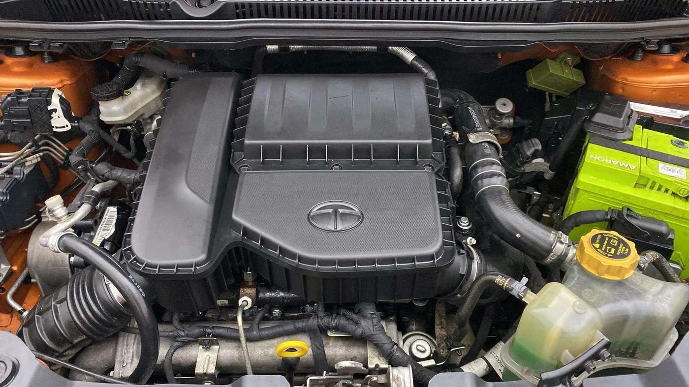 2018 Tata NEXON XZA PLUS DIESEL DUAL TONE, Diesel, Automatic, 54,618 km, Engine View