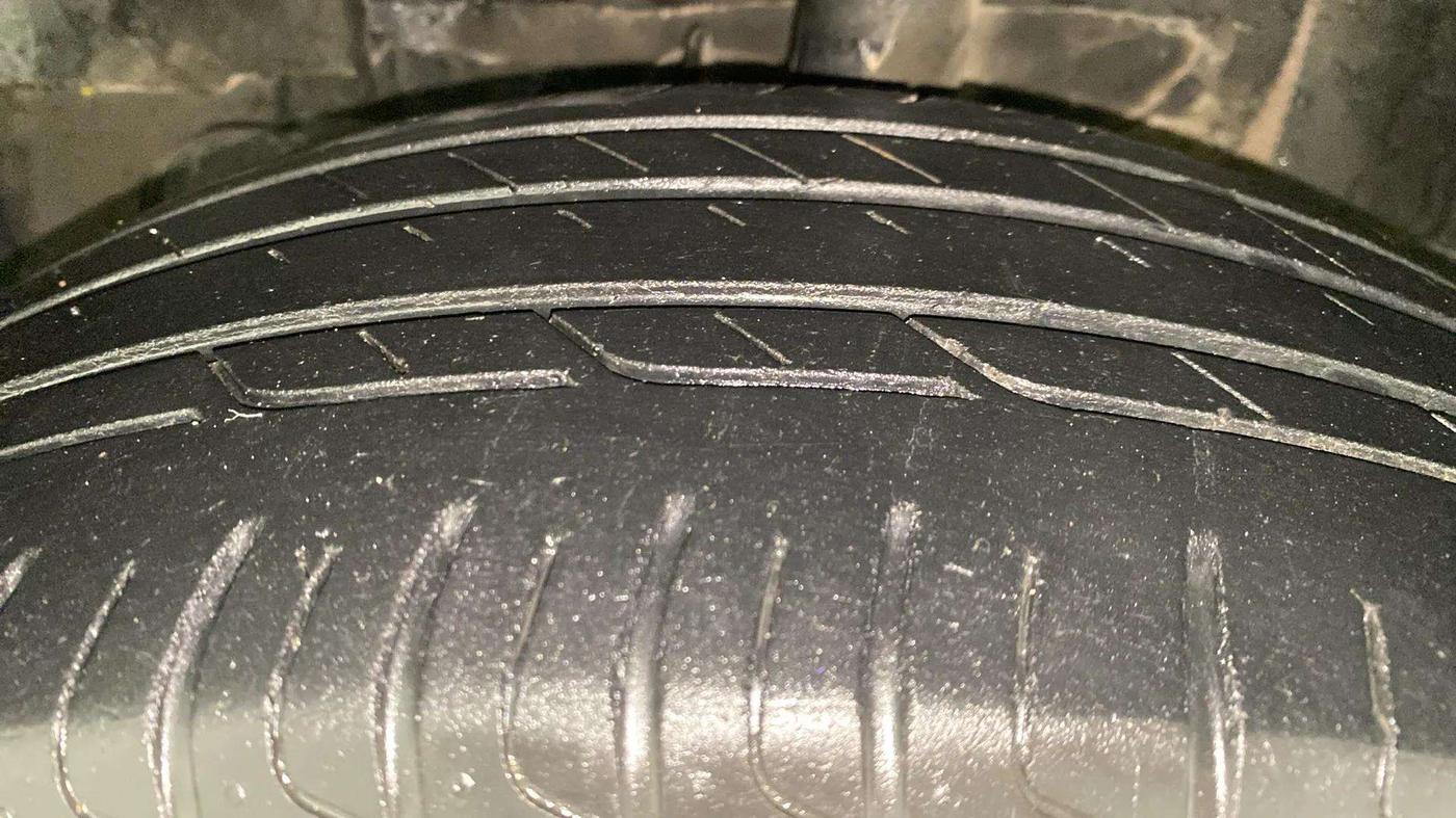 2018 Tata NEXON XZA PLUS DIESEL DUAL TONE, Diesel, Automatic, 54,618 km, Left Front Tyre Tread