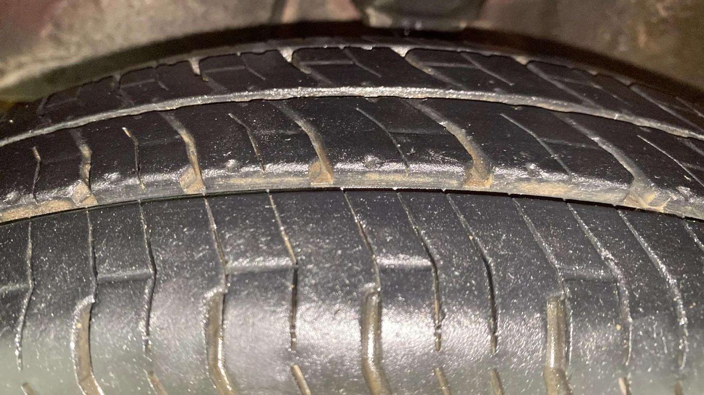 2013 Hyundai i10 SPORTZ 1.2 AT, Petrol, Automatic, 80,498 km, Left Front Tyre Tread