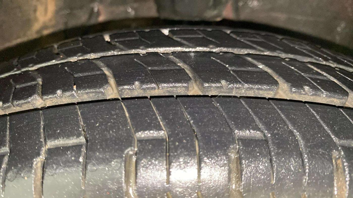 2013 Hyundai i10 SPORTZ 1.2 AT, Petrol, Automatic, 80,498 km, Right Front Tyre Tread