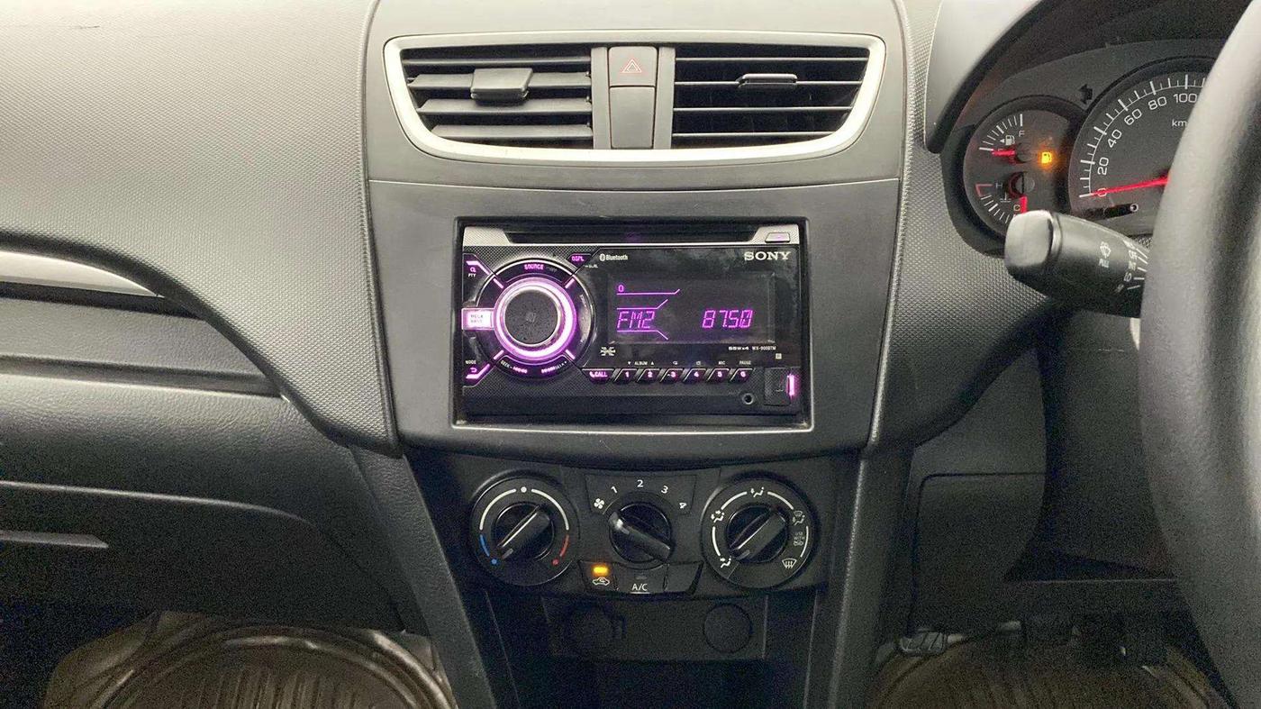 2017 Maruti Swift LXI (O), CNG, Manual, 46,745 km, Air Conditioner