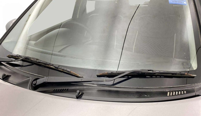 2017 Maruti Swift LXI (O), CNG, Manual, 46,745 km, Front windshield - Wiper Blade Broken/Rusted