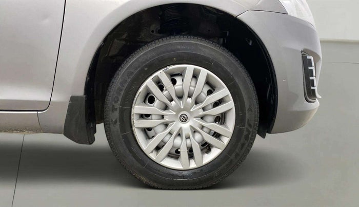 2017 Maruti Swift LXI (O), CNG, Manual, 46,745 km, Right Front Wheel