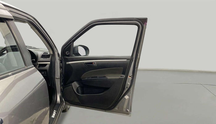 2017 Maruti Swift LXI (O), CNG, Manual, 46,745 km, RHS Front Door