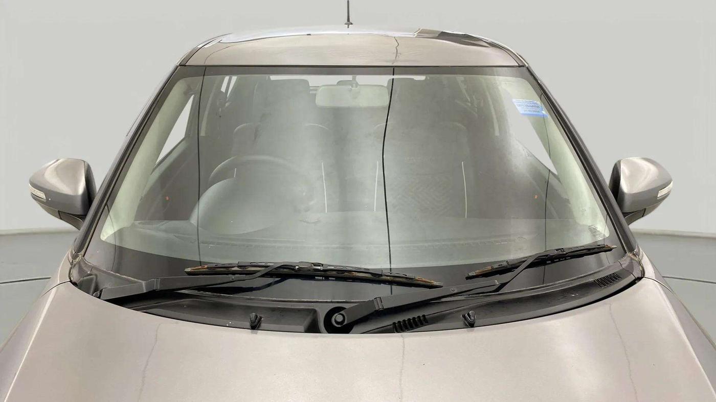 2017 Maruti Swift LXI (O), CNG, Manual, 46,745 km, Front Windshield