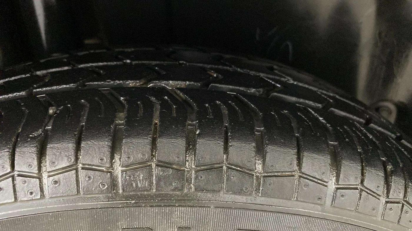 2017 Maruti Swift LXI (O), CNG, Manual, 46,745 km, Right Rear Tyre Tread