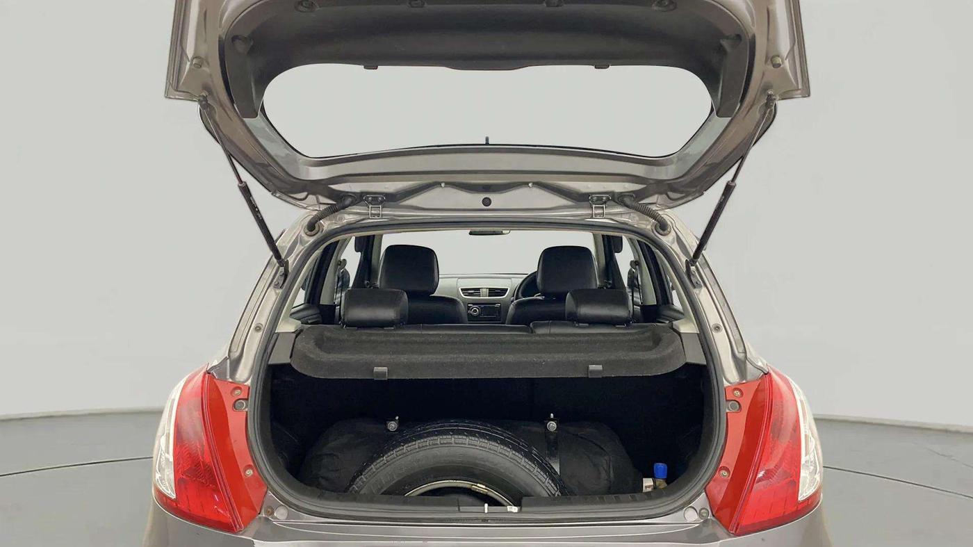 2017 Maruti Swift LXI (O), CNG, Manual, 46,745 km, Boot Inside