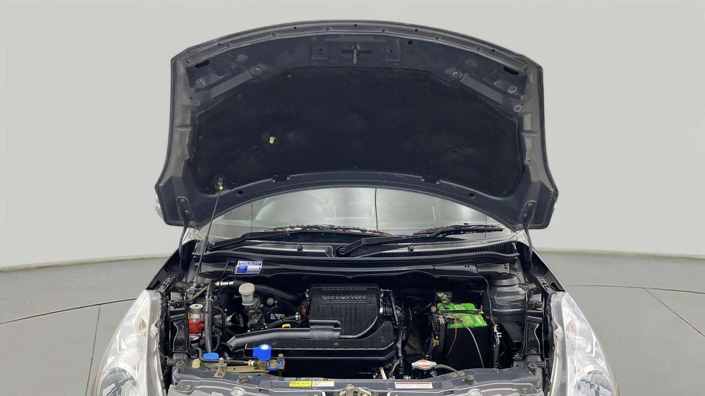 2017 Maruti Swift LXI (O), CNG, Manual, 46,745 km, Open Bonet