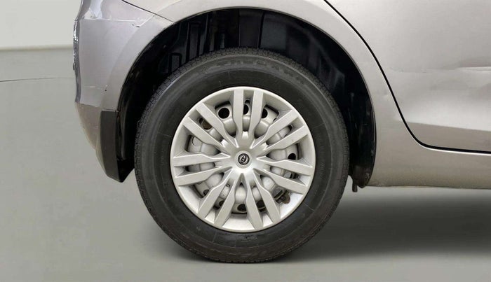2017 Maruti Swift LXI (O), CNG, Manual, 46,745 km, Right Rear Wheel