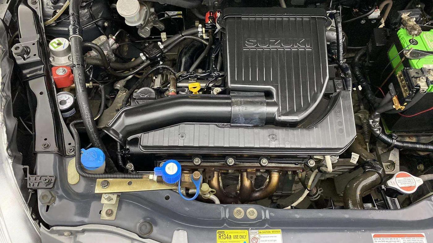 2017 Maruti Swift LXI (O), CNG, Manual, 46,745 km, Engine View - Right