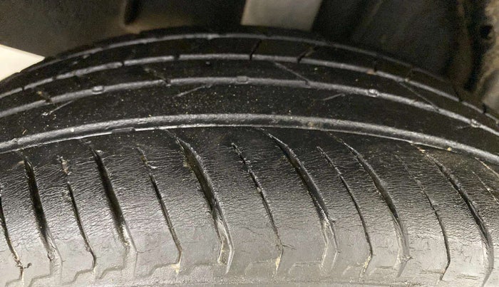 2022 Nissan MAGNITE XE, Petrol, Manual, 28,537 km, Right Rear Tyre Tread