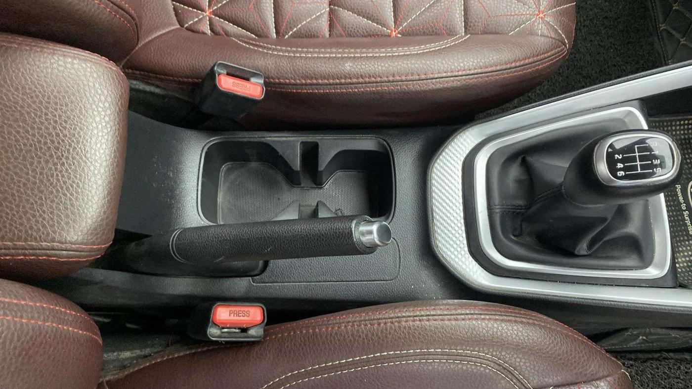 2021 KIA SONET HTX 1.5, Diesel, Manual, 93,396 km, Gear Lever