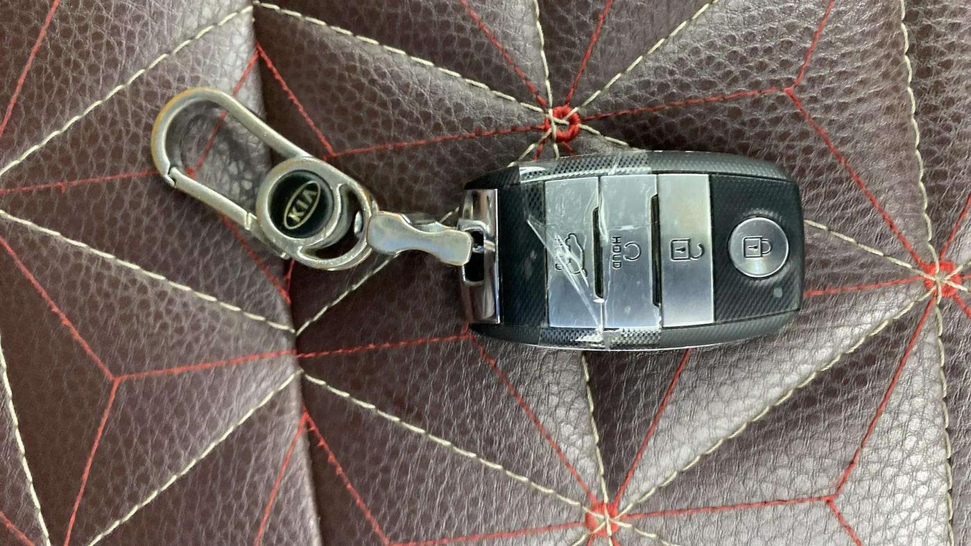 2021 KIA SONET HTX 1.5, Diesel, Manual, 93,396 km, Key Close Up