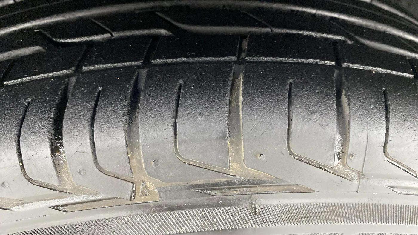 2021 KIA SONET HTX 1.5, Diesel, Manual, 93,396 km, Left Front Tyre Tread