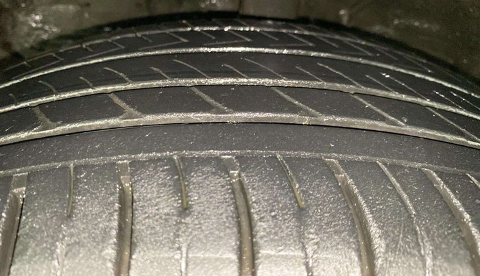 2023 KIA SELTOS  HTX 1.5 PETROL MT, Petrol, Manual, 30,973 km, Left Front Tyre Tread