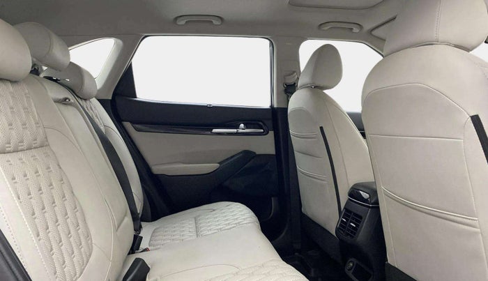 2023 KIA SELTOS  HTX 1.5 PETROL MT, Petrol, Manual, 30,973 km, Right Side Rear Door Cabin