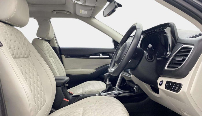 2023 KIA SELTOS  HTX 1.5 PETROL MT, Petrol, Manual, 30,973 km, Right Side Front Door Cabin