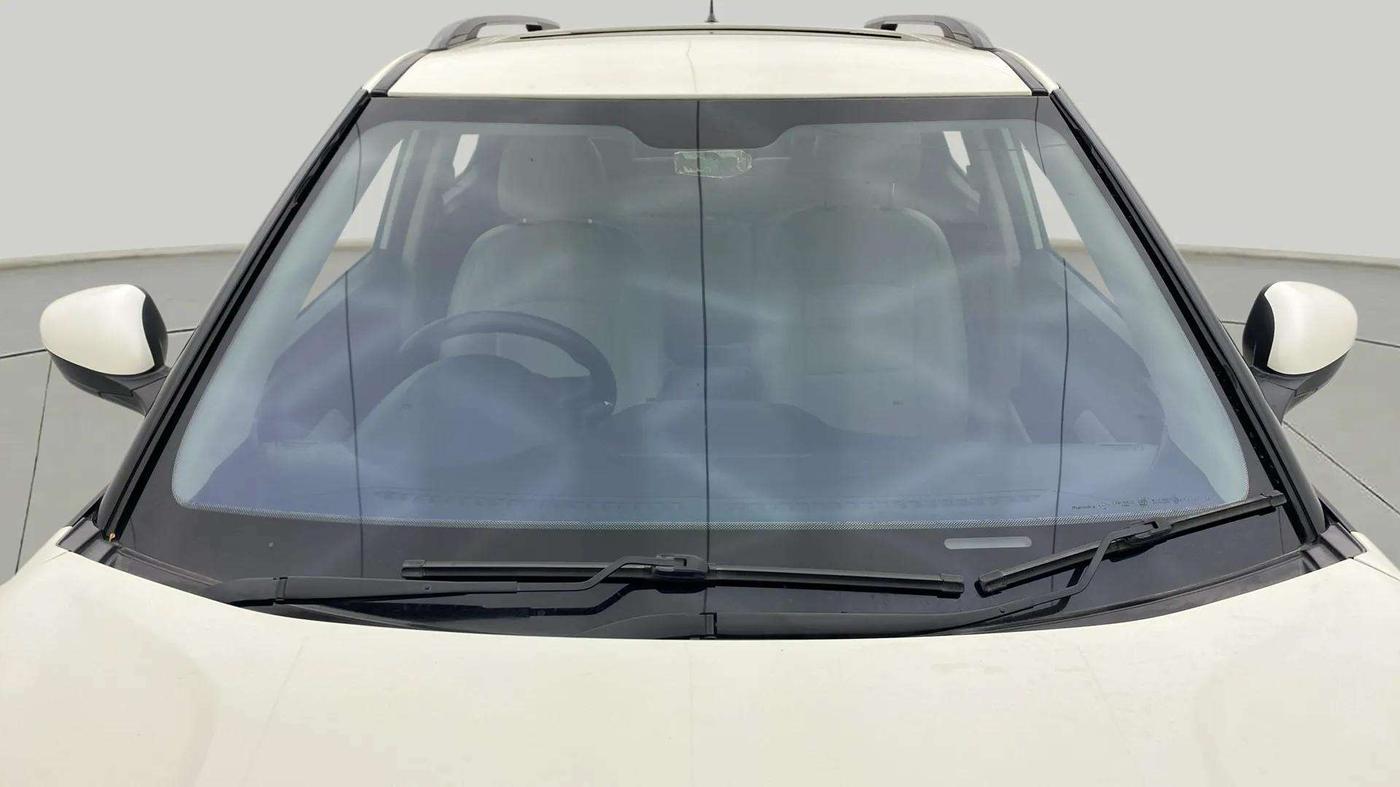 2021 Mahindra XUV300 W6 1.2 PETROL AMT, Petrol, Automatic, 41,770 km, Front Windshield