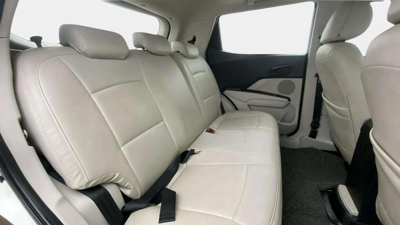 2021 Mahindra XUV300 W6 1.2 PETROL AMT, Petrol, Automatic, 41,770 km, Right Side Rear Door Cabin