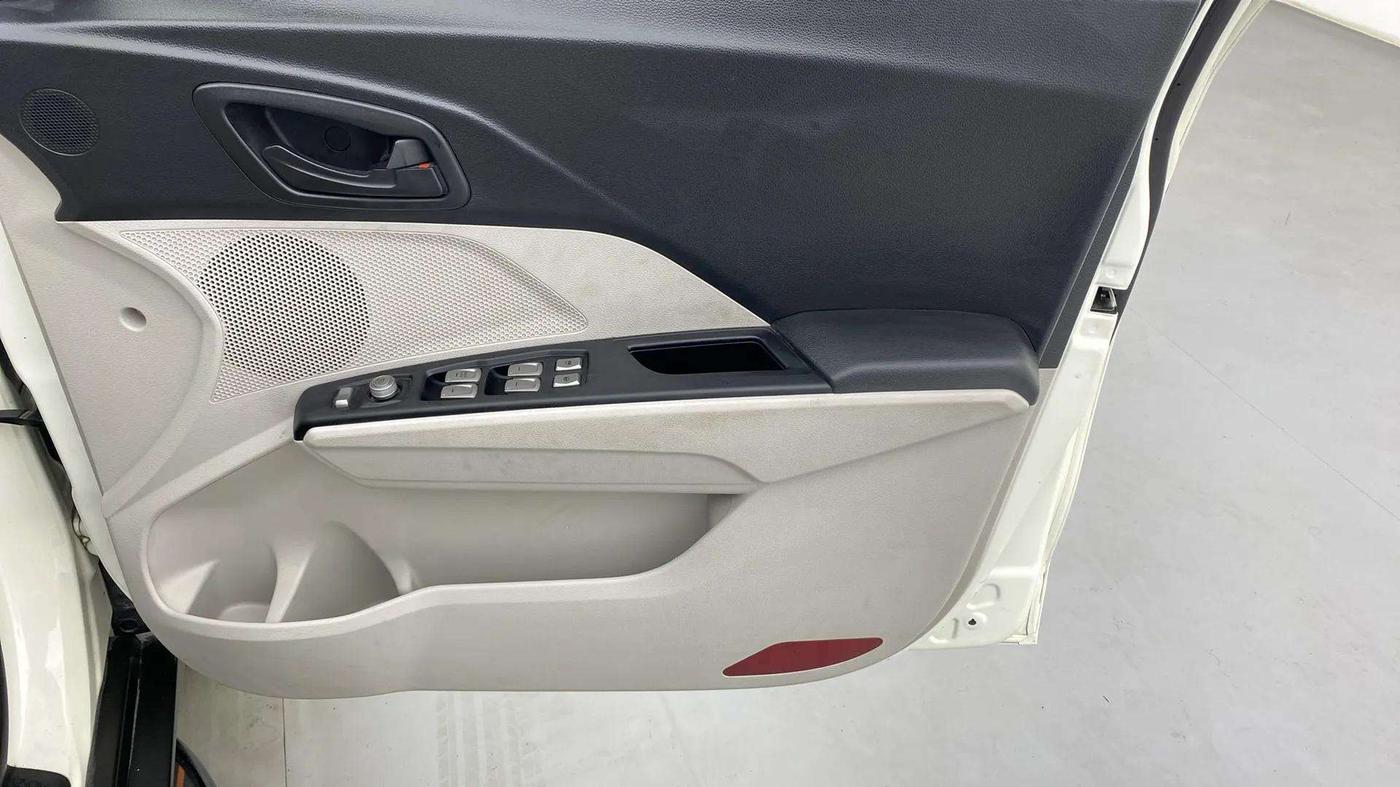 2021 Mahindra XUV300 W6 1.2 PETROL AMT, Petrol, Automatic, 41,770 km, Driver Side Door Panels Control
