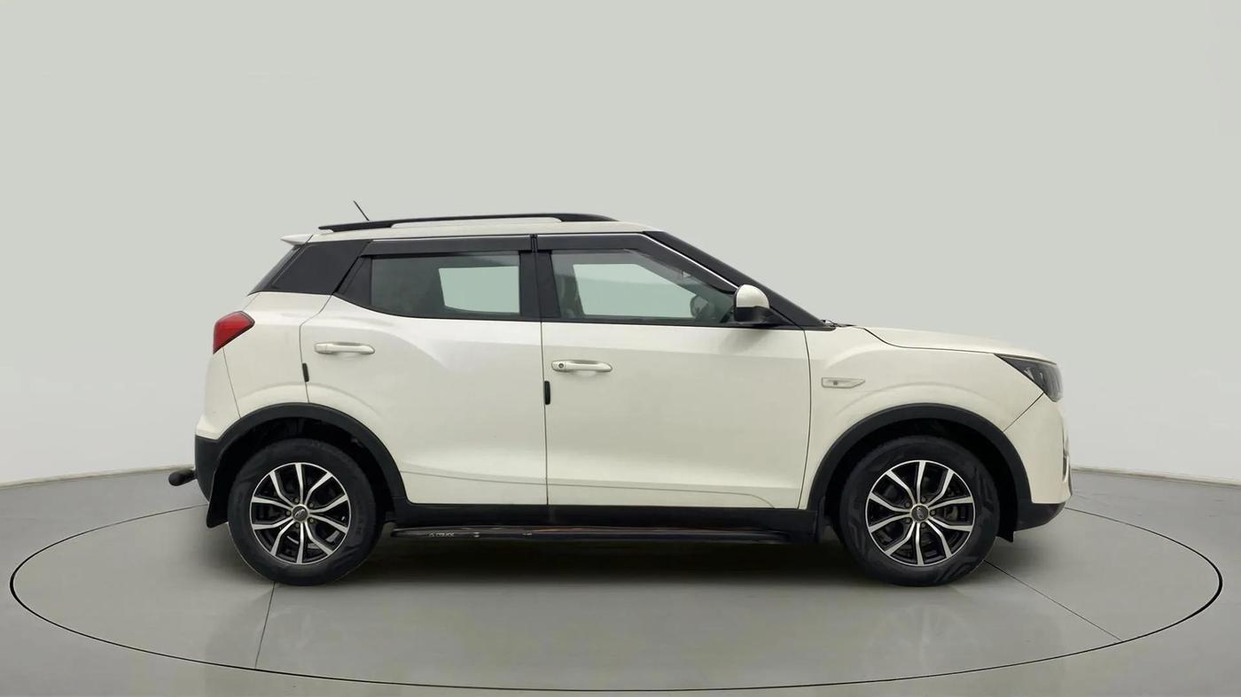 2021 Mahindra XUV300 W6 1.2 PETROL AMT, Petrol, Automatic, 41,770 km, Right Side View