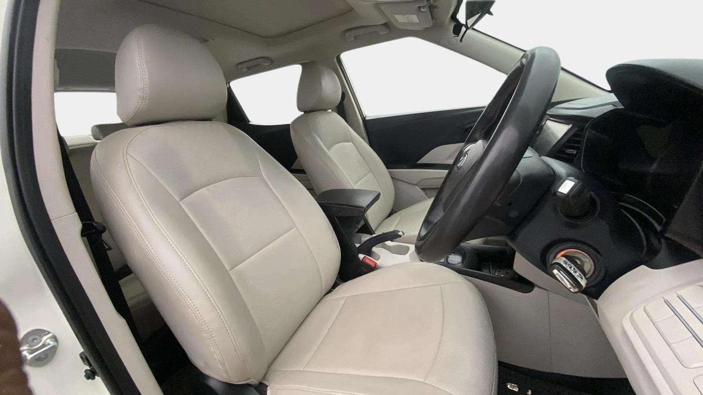 2021 Mahindra XUV300 W6 1.2 PETROL AMT, Petrol, Automatic, 41,770 km, Right Side Front Door Cabin