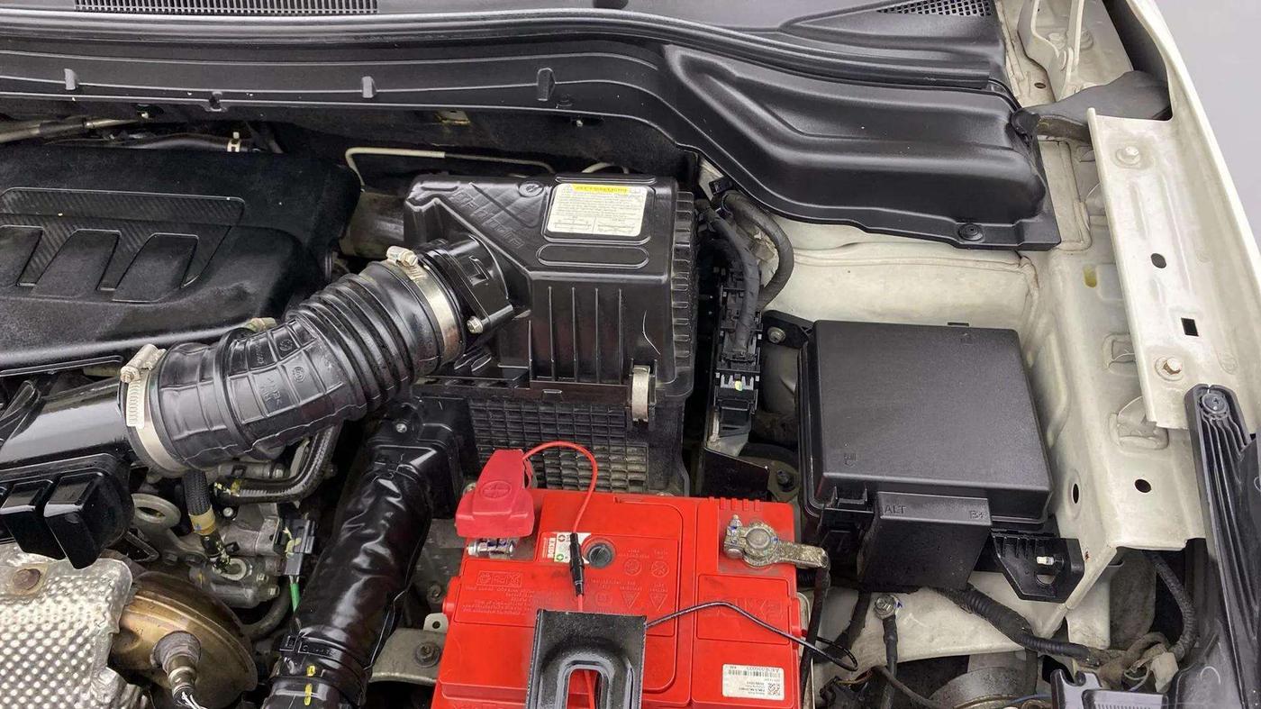2021 Mahindra XUV300 W6 1.2 PETROL AMT, Petrol, Automatic, 41,770 km, Engine View - Left